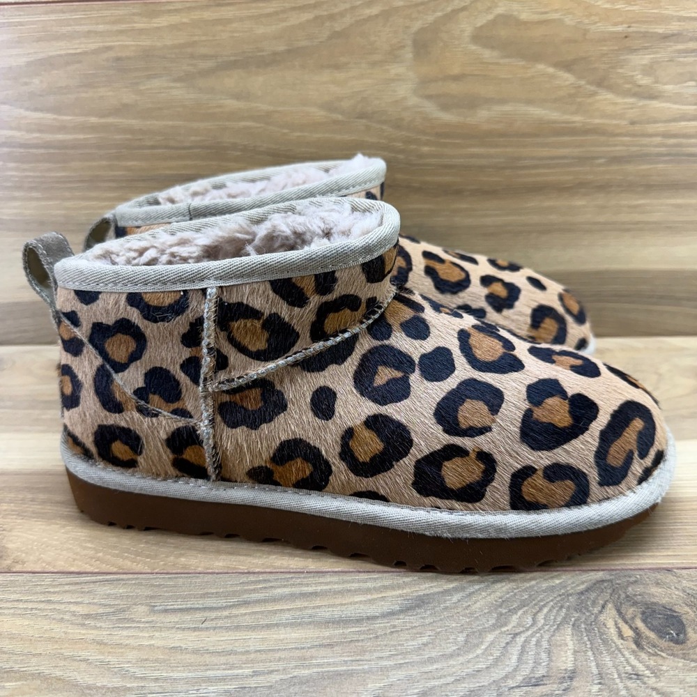 UGG Ultra Mini Spotty Boots Womens 6 Calf Hair Shearling Sherpa Lined Leopard